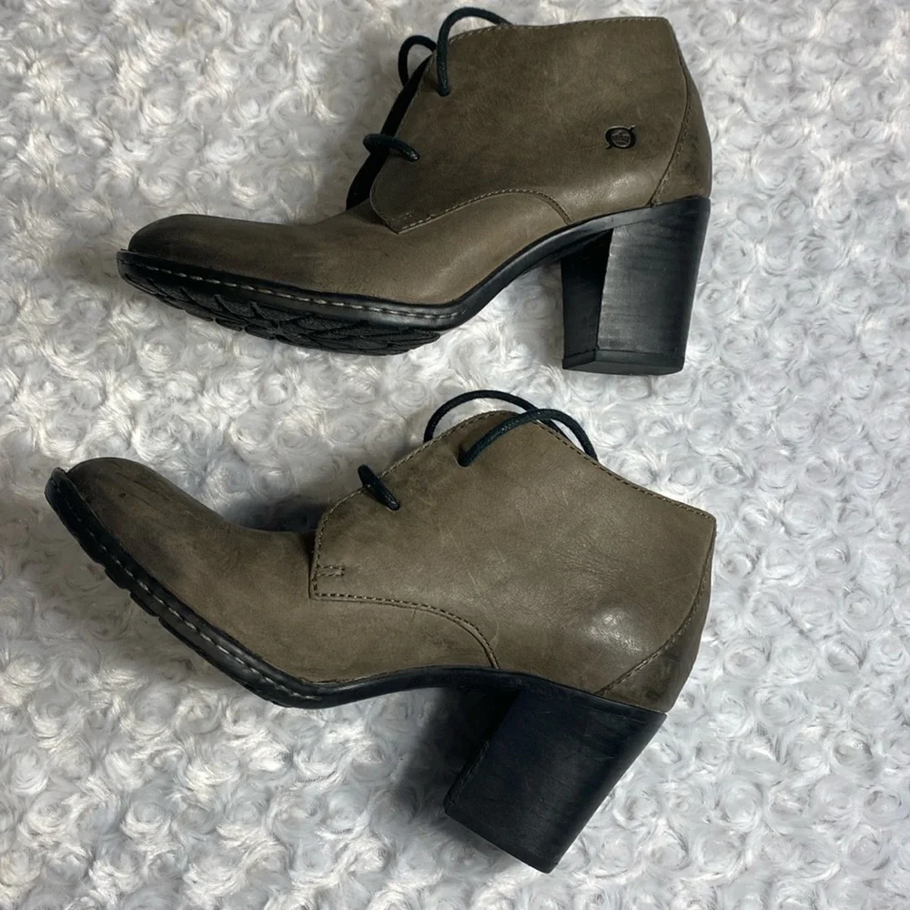 Born ankle leather booties size 8 tie slight heel beautifully distressed!! - Picture 12 of 12